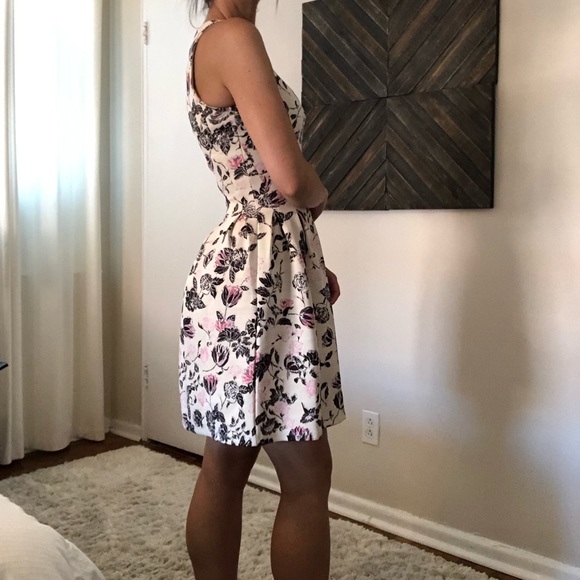 H&M Fit & Flare Floral Dress Scuba Material - Picture 4 of 7